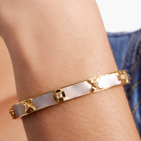 Kate Spade Heritage Bloom Hinged Bangle - Gold/Cream - Picture 5 of 7